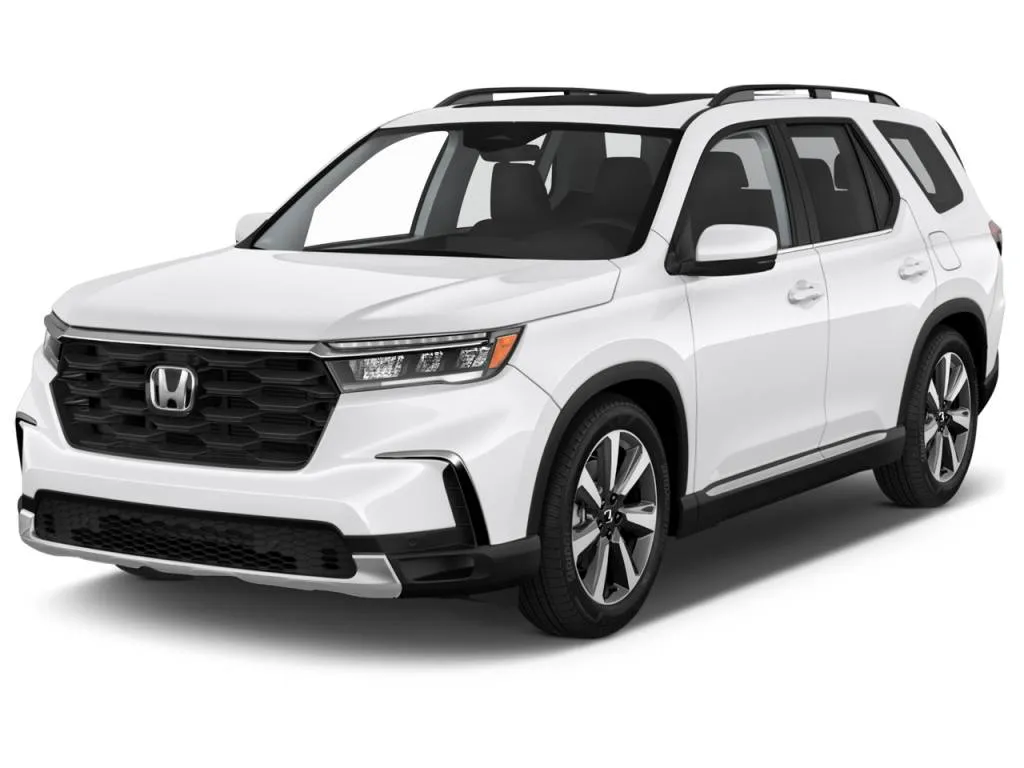 2025-honda-pilot-touring-awd-angular-front-exterior-view_100927300_l