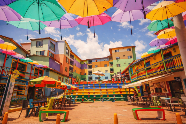 guatape-colorful-town-colombia-private-tour