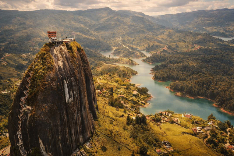 guatape-lake-islands-view-rock